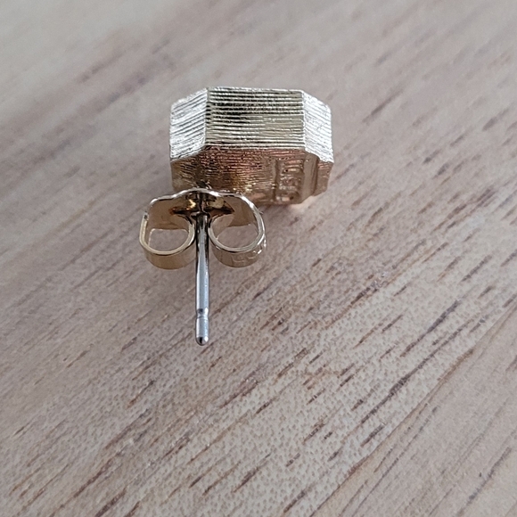 Iridescent Octagon Stud Earrings Gold Tone Avon - Aurora Borealis - Picture 4 of 4